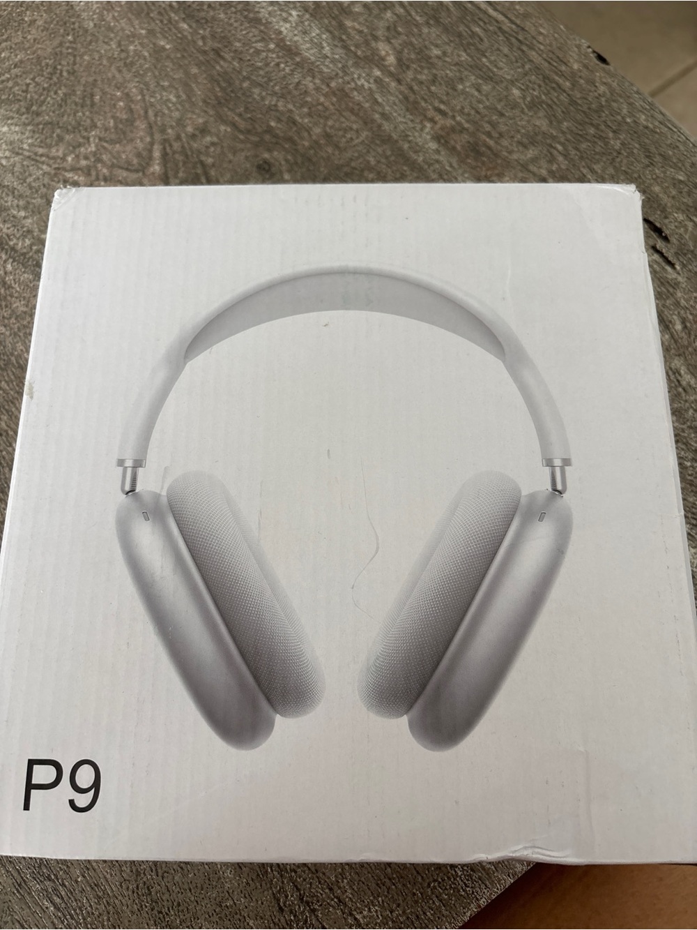 P9 Wireless Over-Ear Headphones in Silver